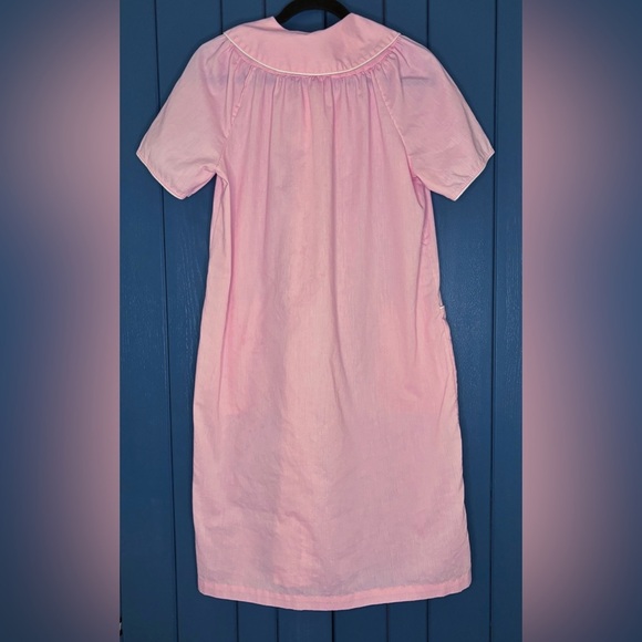 Vintage Pink House Coat Robe Peter Pan Collar Size Medium Snap Closure Twee - Picture 4 of 5